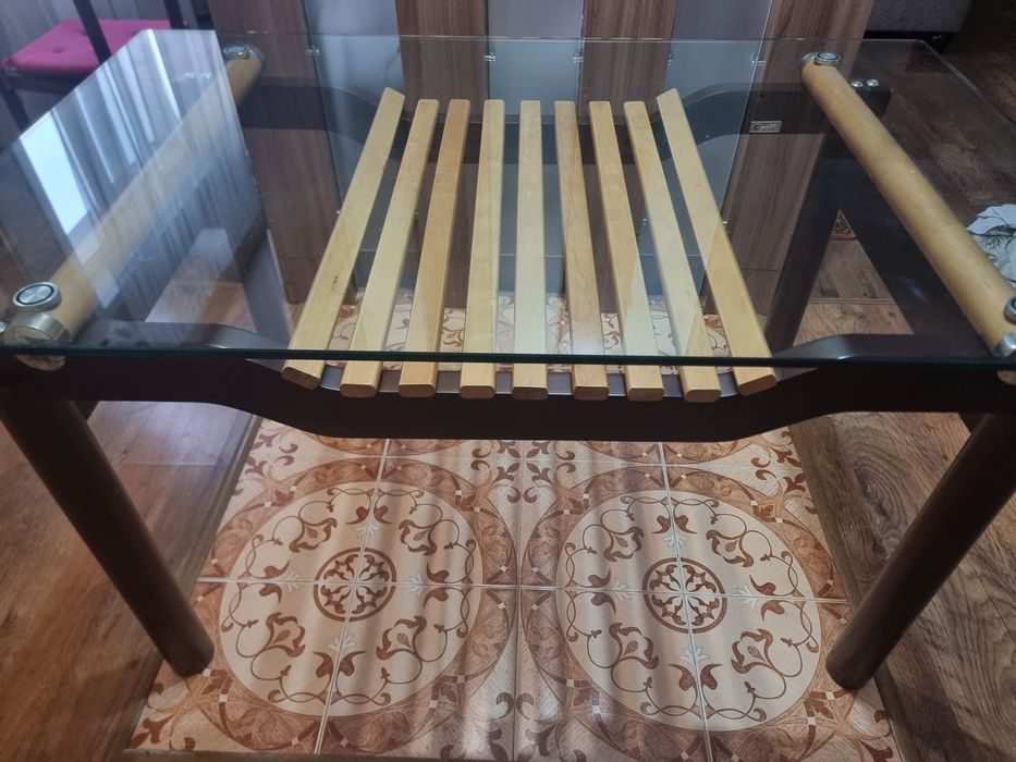 Стол со стеклом, обеденный.