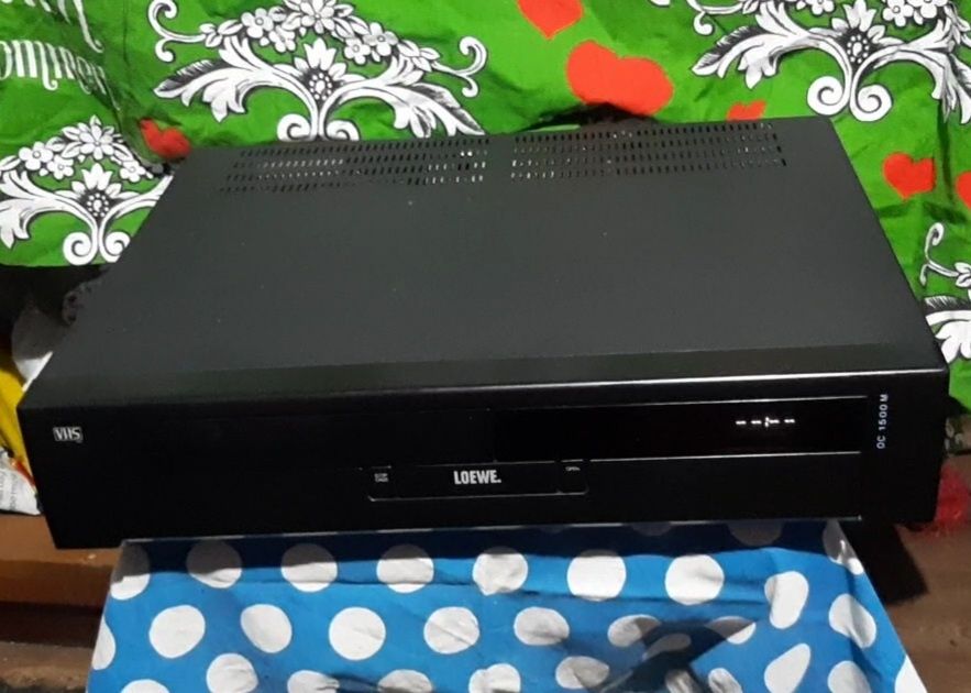 Vând videorecorder în stare bună solid și mare