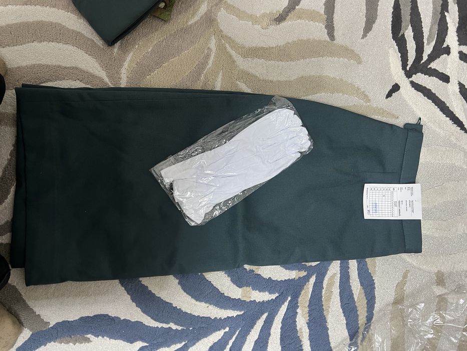 Военные юбка, перчатки и пилотка