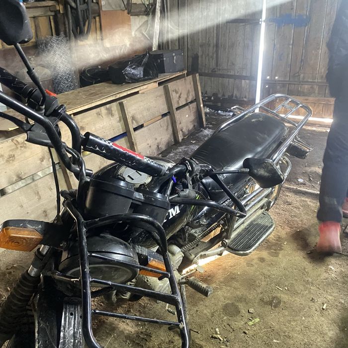 Продам мотоцикл 200 кубов