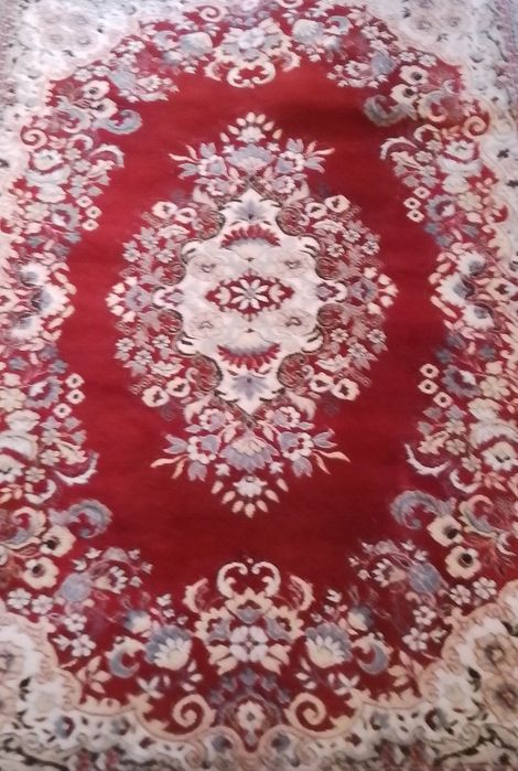 Продавам много запазен килим с размери  220х165