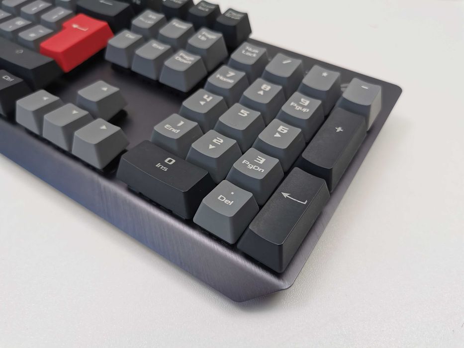 Клавиатура Asus ROG Strix Scope PBT с Cherry MX Red суичове и PBT капачки