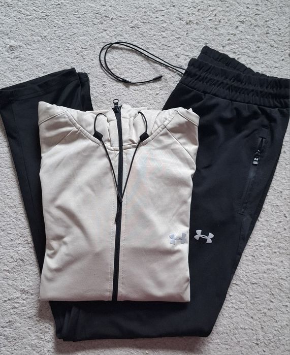 Спортен екип Under Armour – мъжки комплект  анцунг суитчър 

Продавам