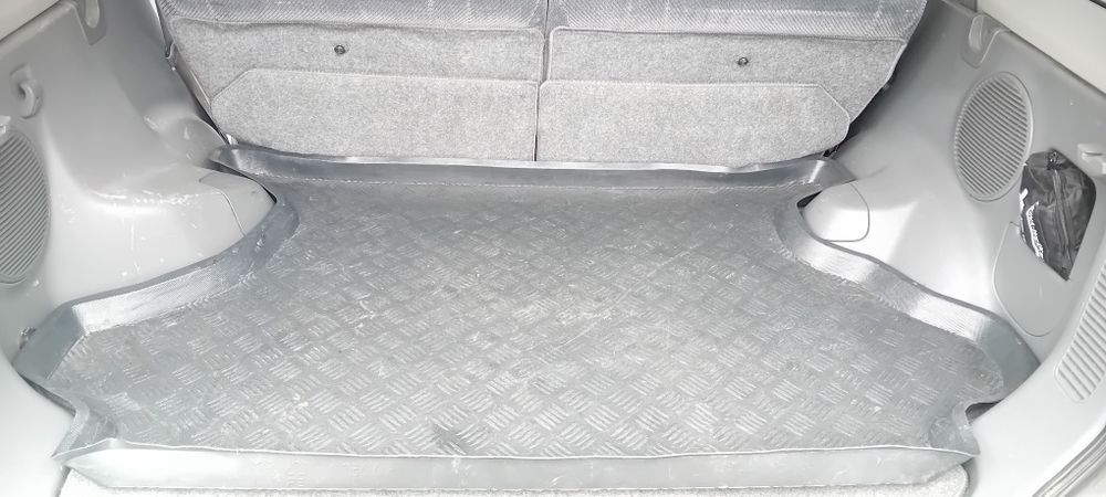 Кора леген багажник црв 2001