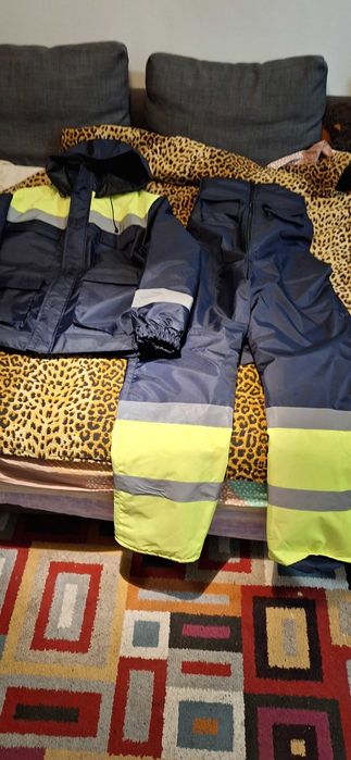 Продавам зимни работни дрехи тип грейки чисто нови размер М