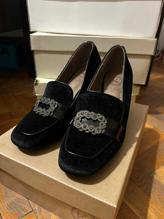 Pantofi de catifea negri vintage