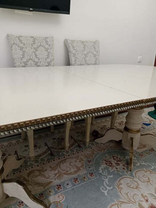 Стол для гостиной