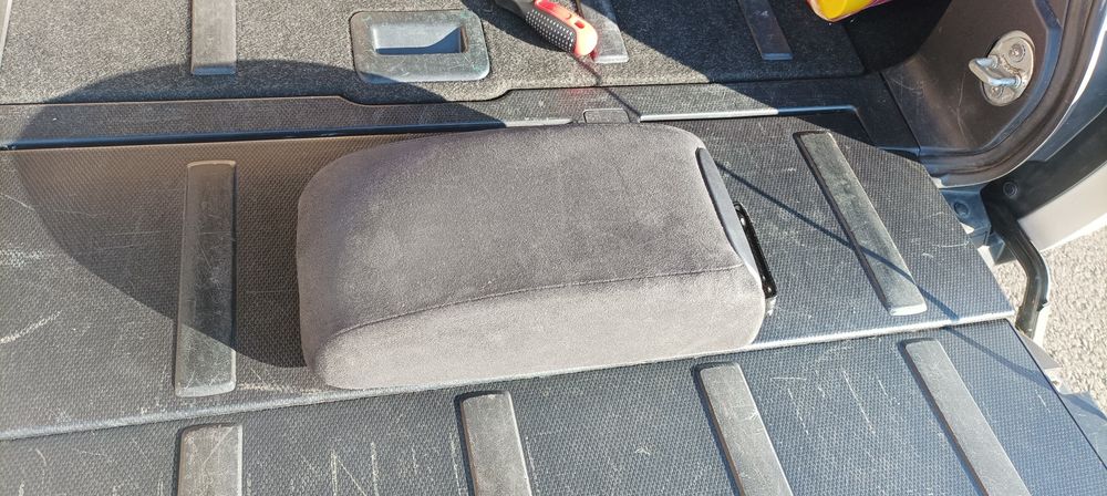 Подлакътници Mitsubishi Outlander, Peugeot 4007, Citroen C-Crosser