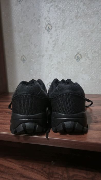 Продам кроссовки
