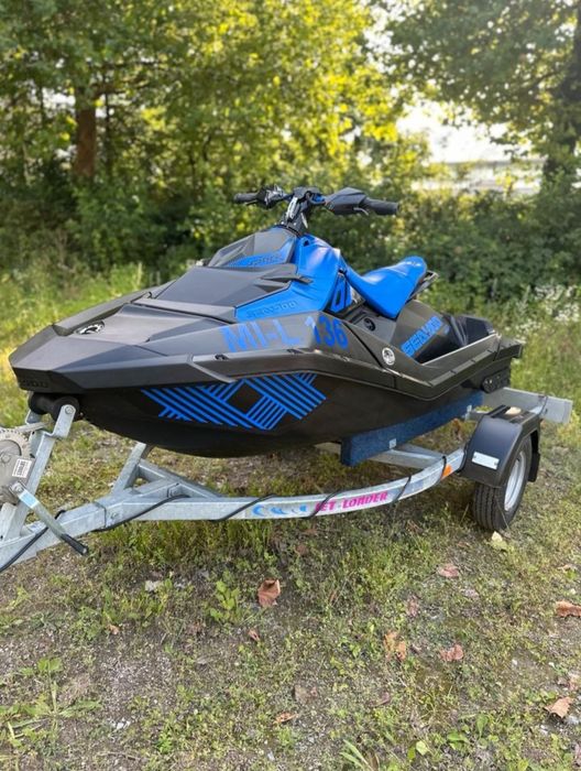 Skijet SeaDoo ( Sea Doo ) Spark Trixx 2023 + Peridoc JetLoader 8499Euro