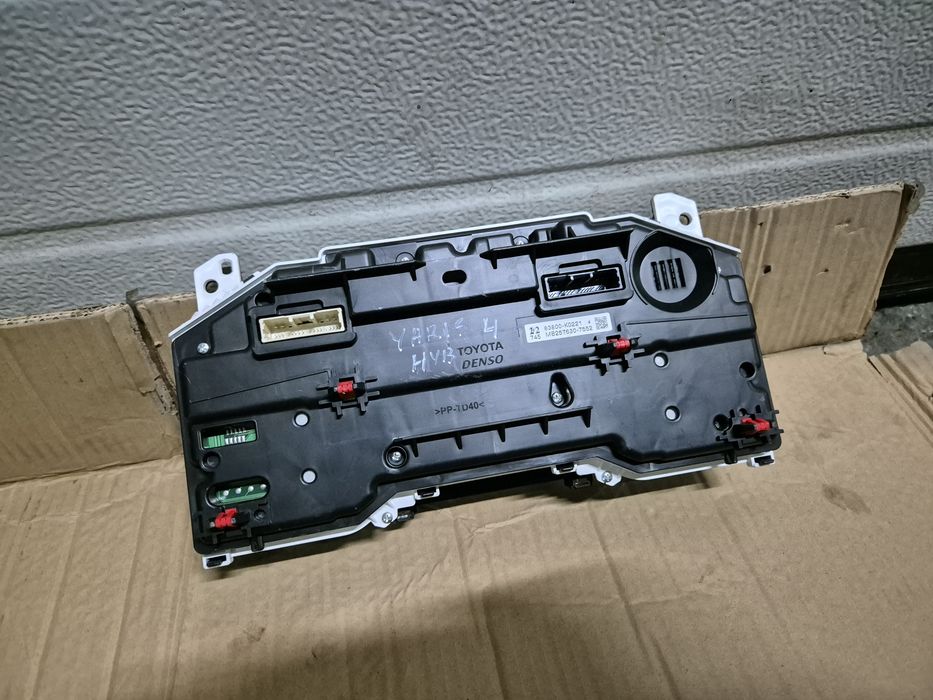 Ceasuri de Bord Toyota Yaris 4 Hibryd 2019-2023 Volan stinga