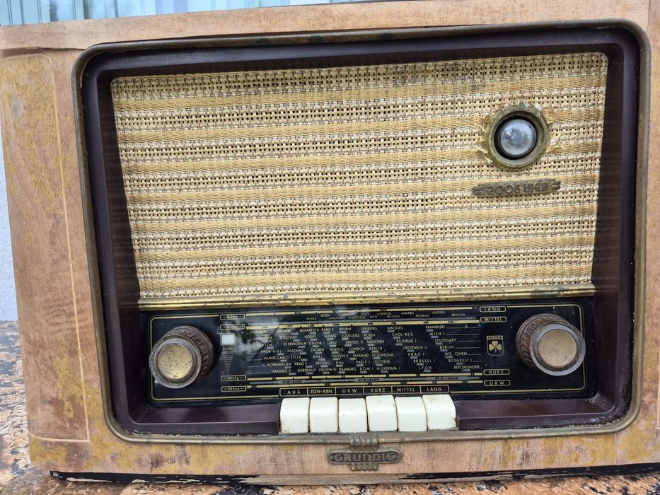 Radio cu lampi marca Grunding model 2006