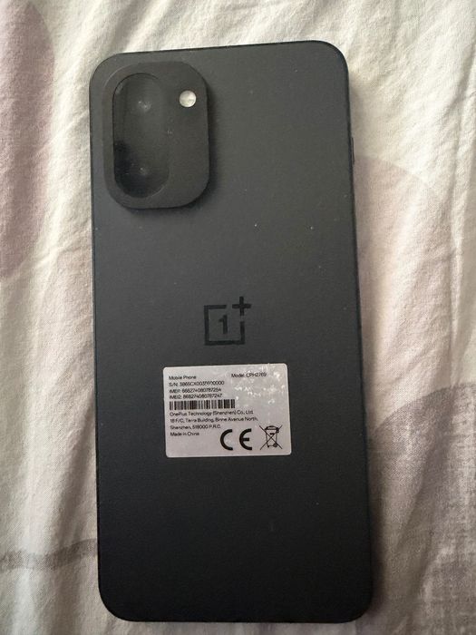 Телефон OnePlus 15r
