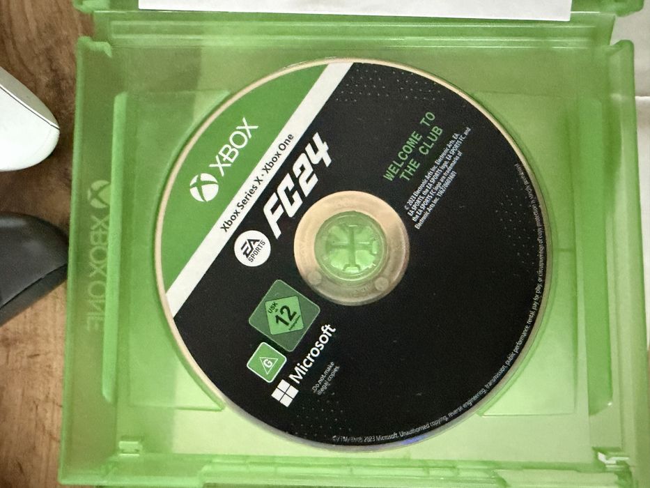 Xbox one S +2 джоистика+6игри+волан с педали