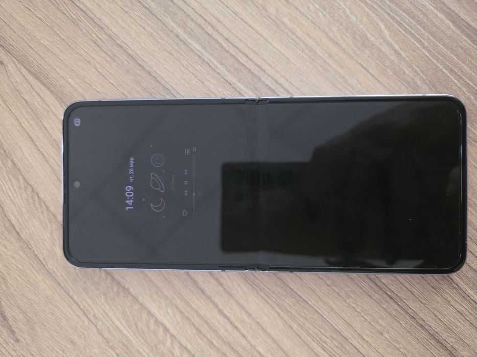 Продаю Samsung Galaxy Z Flip 4