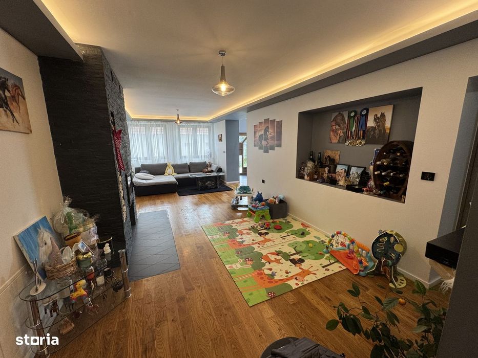 Casa cu 3 dormitoare, Living , Bucatarie, Dining, Caraseu, 15 Km de Sa