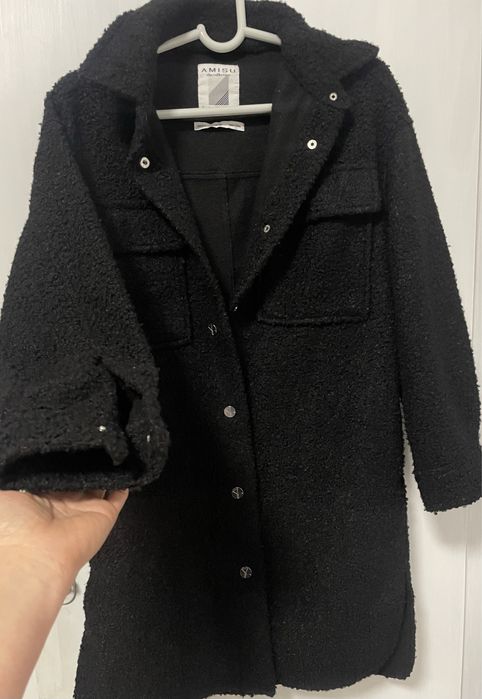 Леко и удобно черно палто.