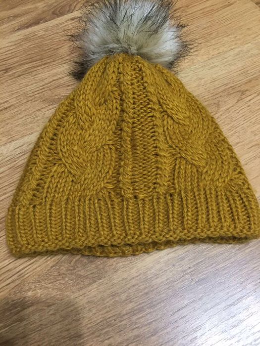 Зимни шапки, шалове и пуловери