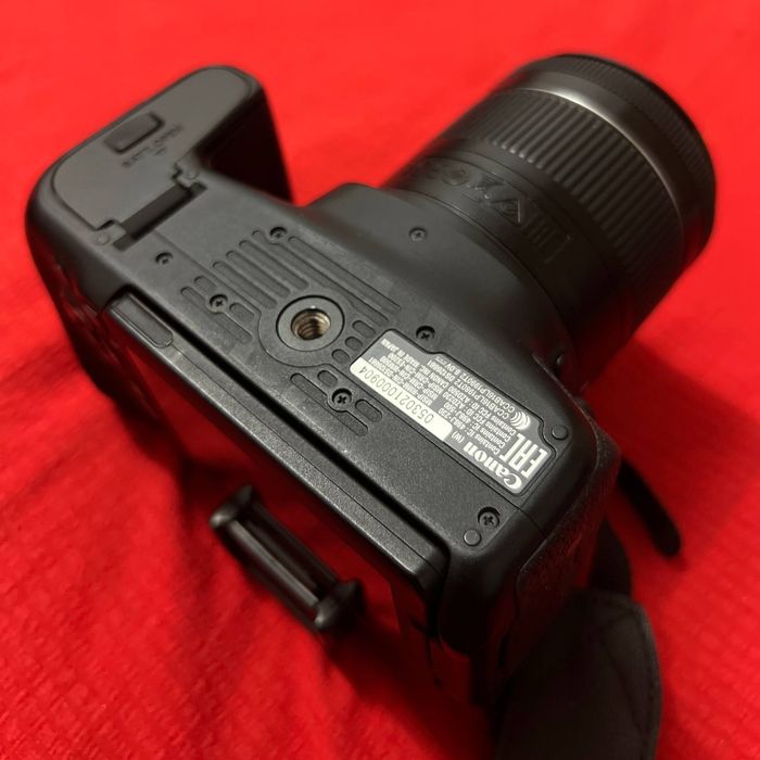 Canon 800D sotiladi