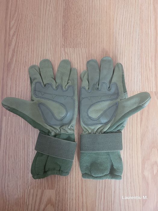 Mănuși tactice militare