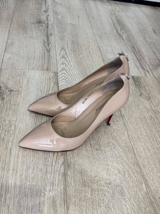 Женские лакированные туфли