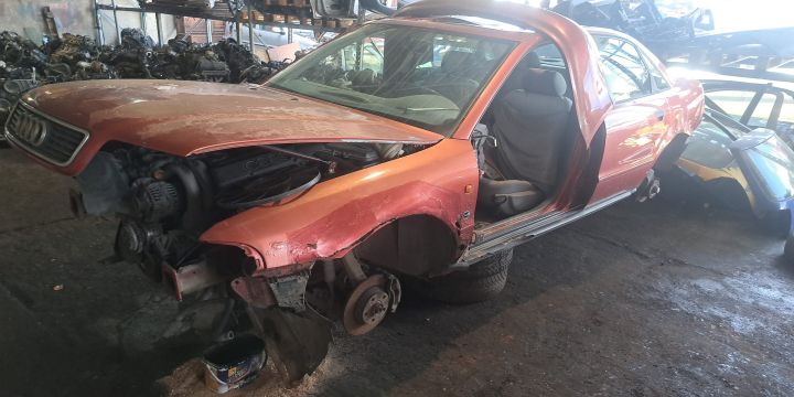 Lampa / Tripla stop dreapta pe aripa Audi A4 B5