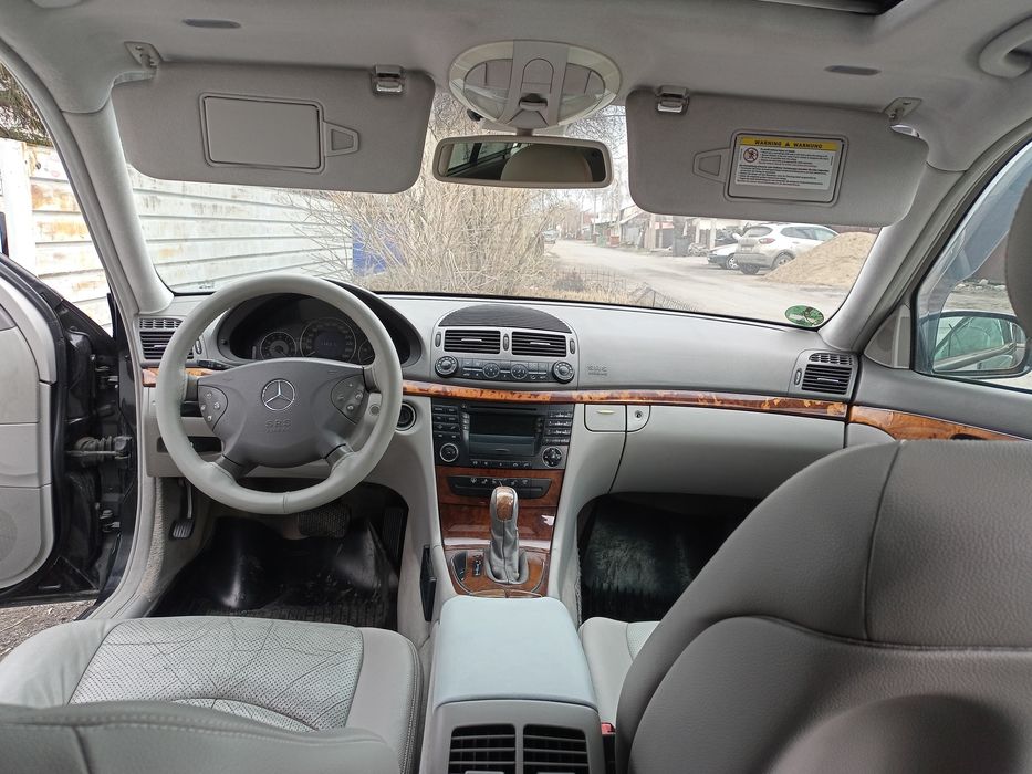 Автомобиль Mercedes