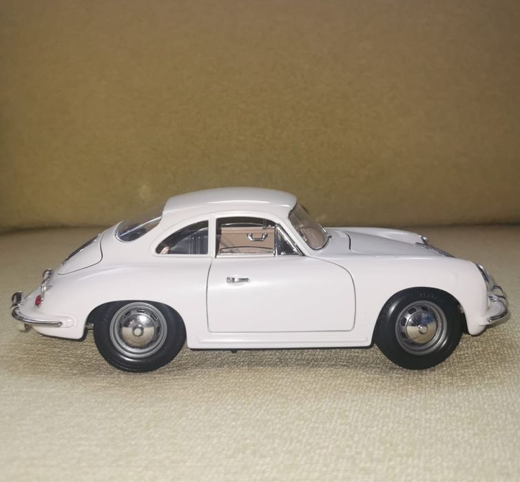 Колекционерски модел на Aston Martin V12 Vanquish Джеймс Бонд филм !