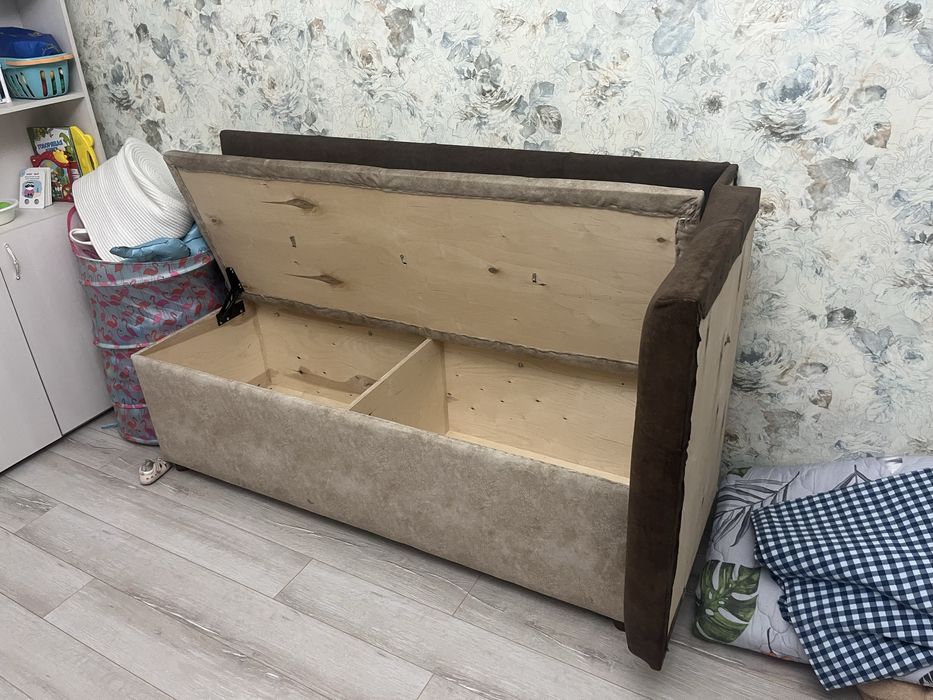 Отдам даром кухонный диван