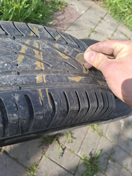 De vânzare 4 anvelope 2cu tot cu jantă tablă