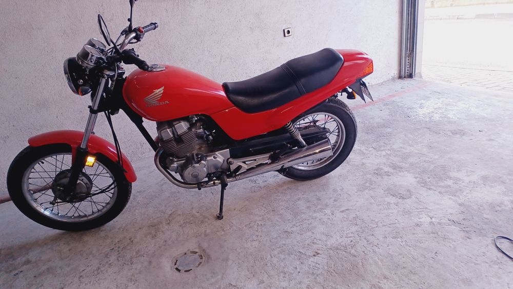 Мотоциклет Хонда CB250 Honda HONDA