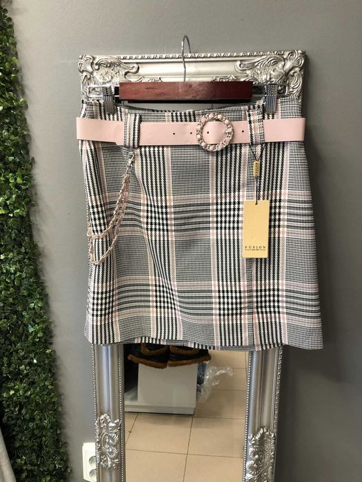 Дамска пола с колан