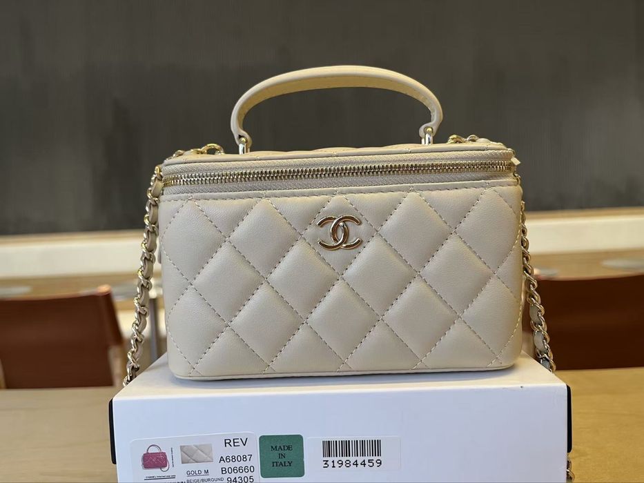Chanel Налични Чанти