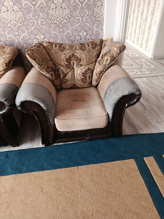 Диван в хорошем состоянии.