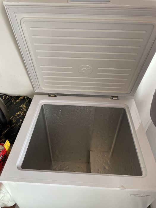 Продам почти новый морозильник