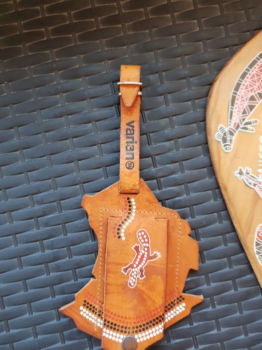 Bumerang australia cu teacă toc cu prindere la curea