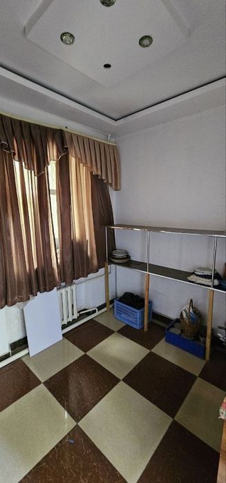 Срочно продается 3 комнатная квартира. Этаж 1. Вдоль дороги.