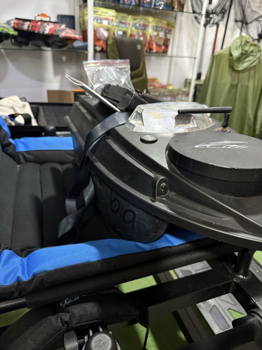 Лодка за захранка V030