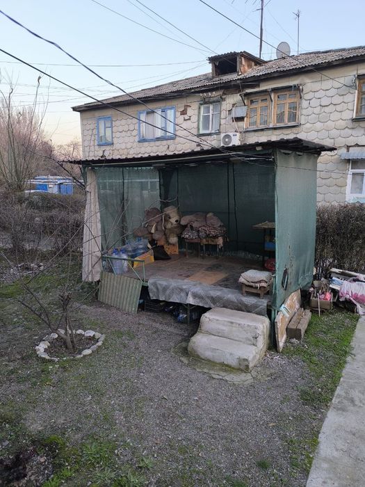 Продам 3 комнатную квартиру. Спутник -3. Первый этаж. 51 кв м