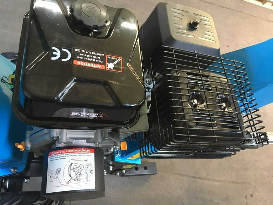 Продаем Бензиновый измельчитель веток, Модель IESUZ CS-420CC.