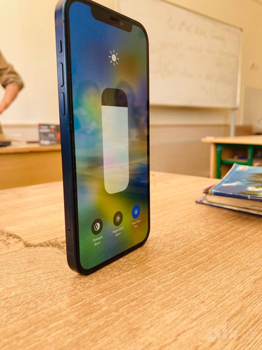 Iphone 12 ideal holatda
