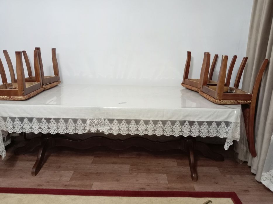 Продаётся стол на куриных ножках