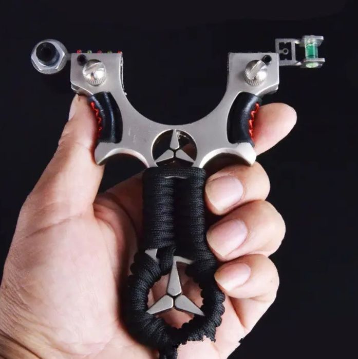 Два  модела много яки прашки   с лазер, нивелир и магнит за сачмите