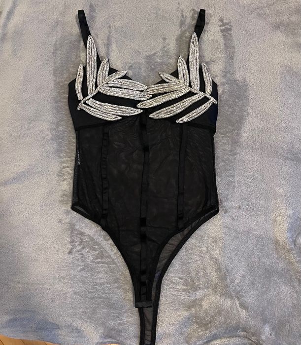 Боди с блестящ елемент