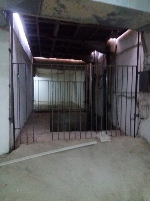 Продава се под земен паркинг