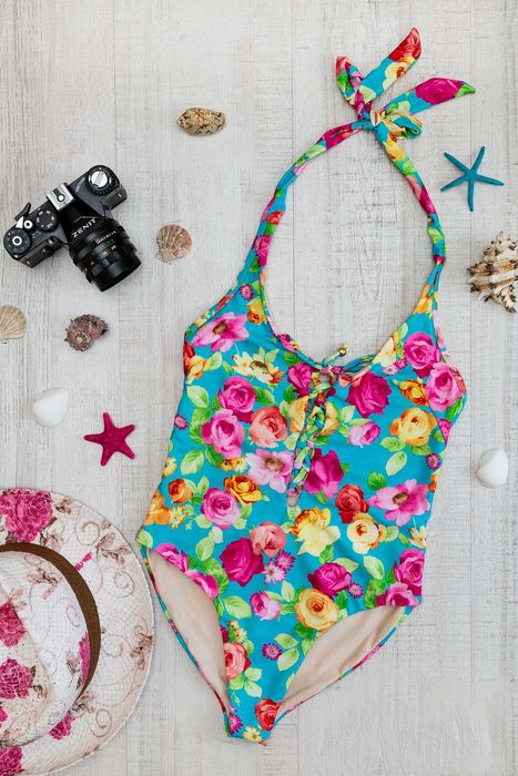 Бански костюм на едро