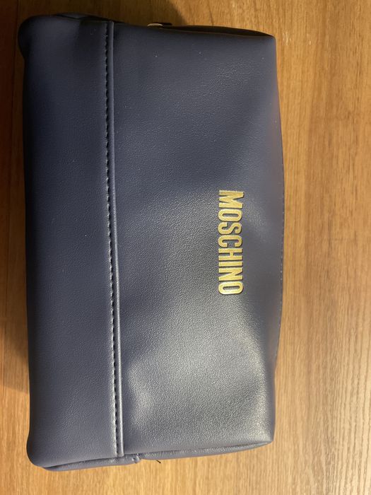 косметичка moschino новая