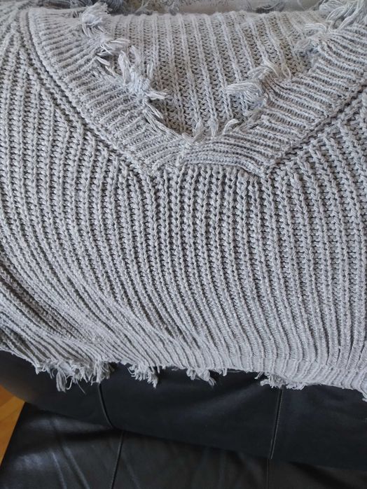 Късо пуловерче сиво