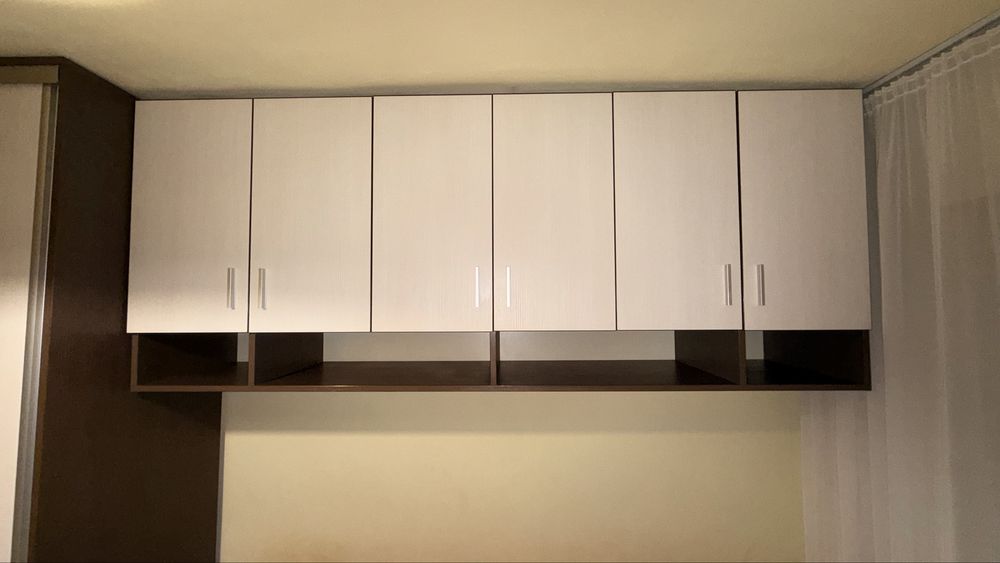 Set de mobilă dormitor/living - dulap, corp suspendat și canapea