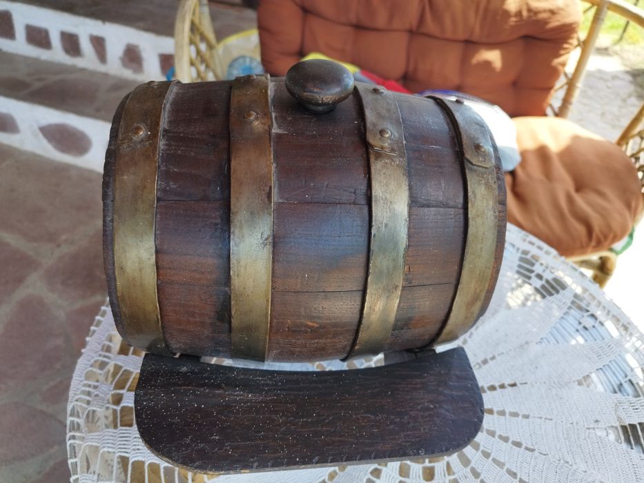 Буре дъбово със стойка